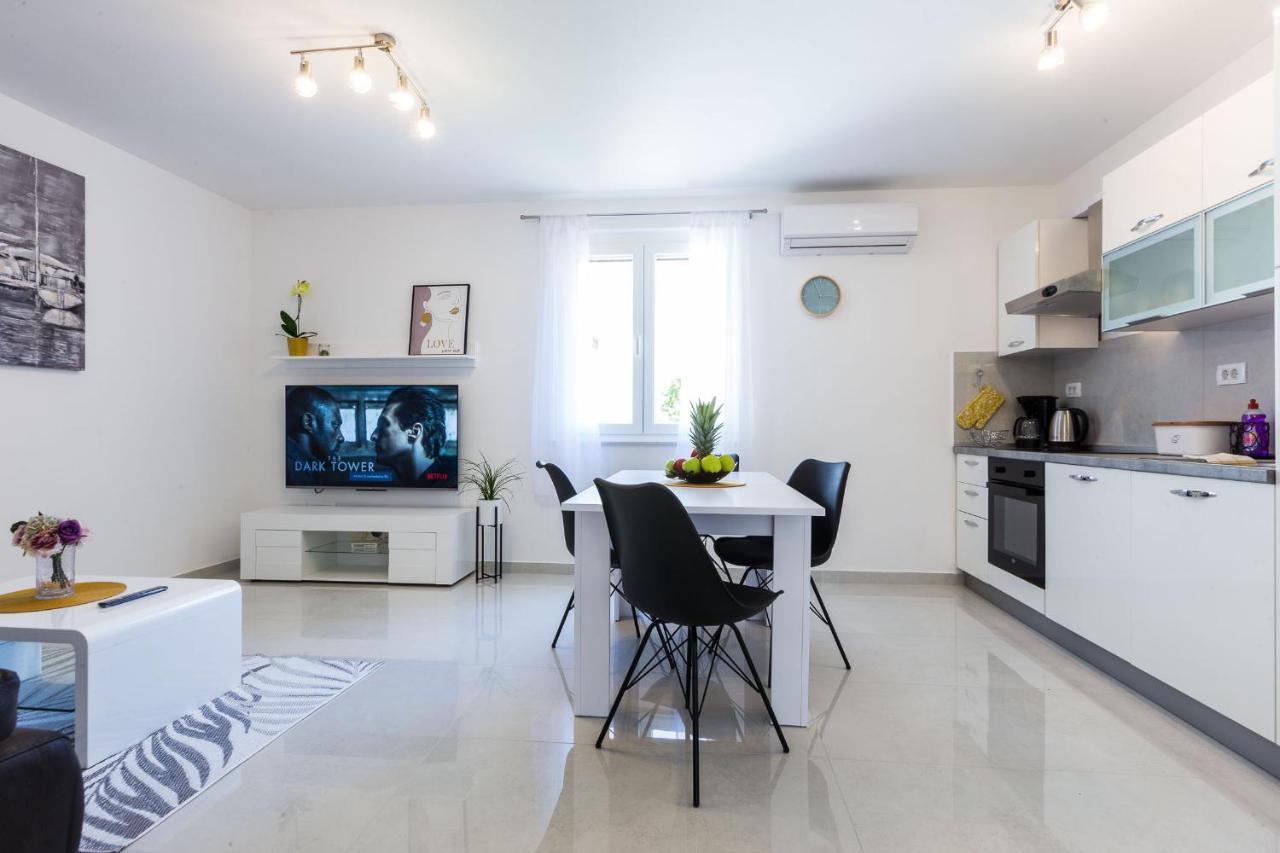 Petra Modern Apartment With Free Parking And Bbq ザダル エクステリア 写真