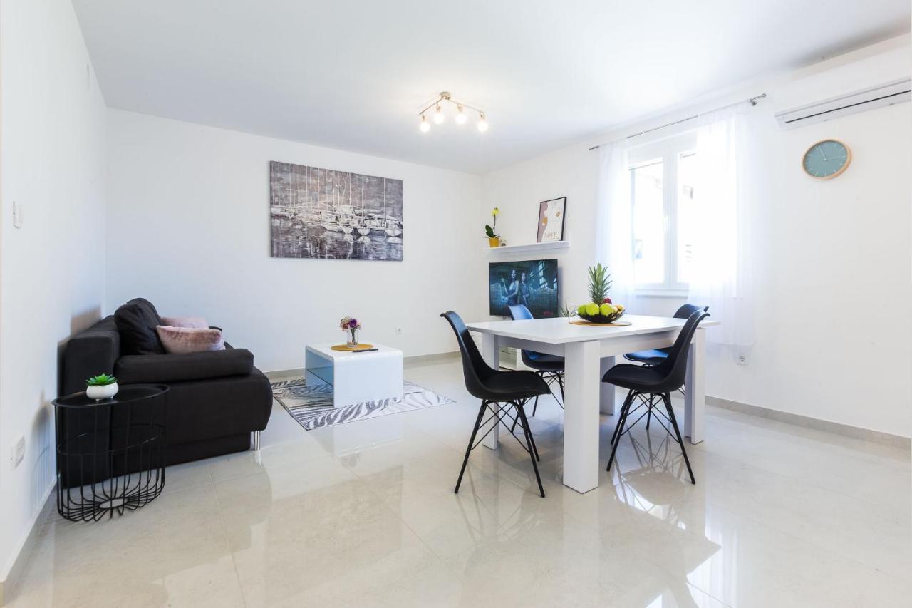 Petra Modern Apartment With Free Parking And Bbq ザダル エクステリア 写真