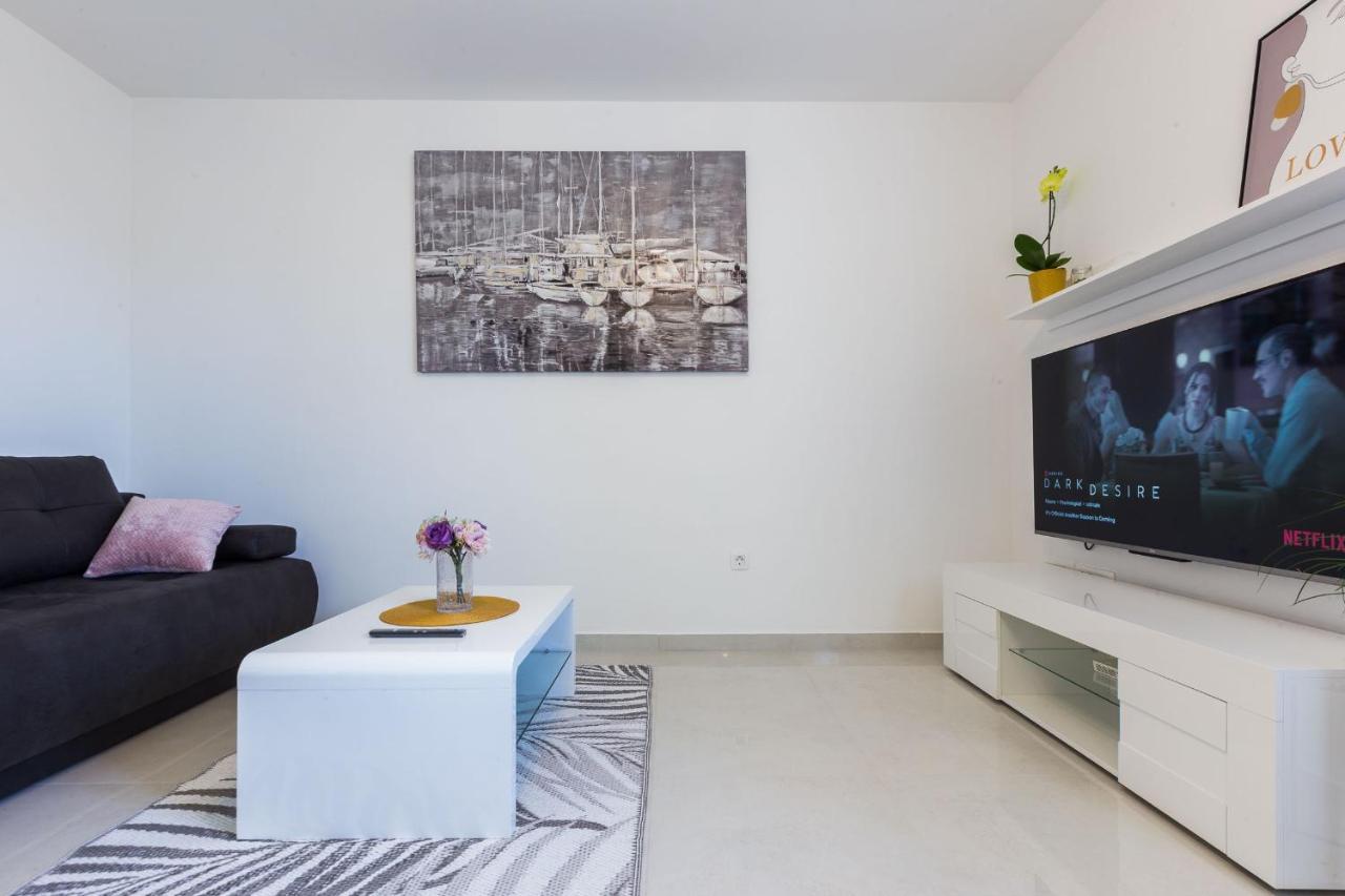 Petra Modern Apartment With Free Parking And Bbq ザダル エクステリア 写真