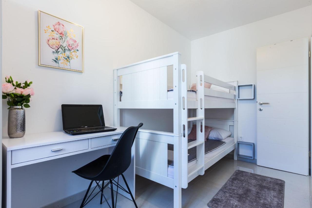 Petra Modern Apartment With Free Parking And Bbq ザダル エクステリア 写真