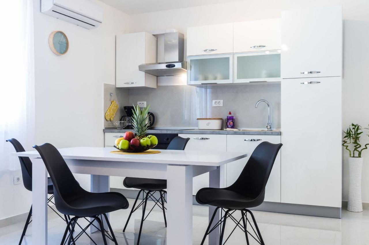 Petra Modern Apartment With Free Parking And Bbq ザダル エクステリア 写真