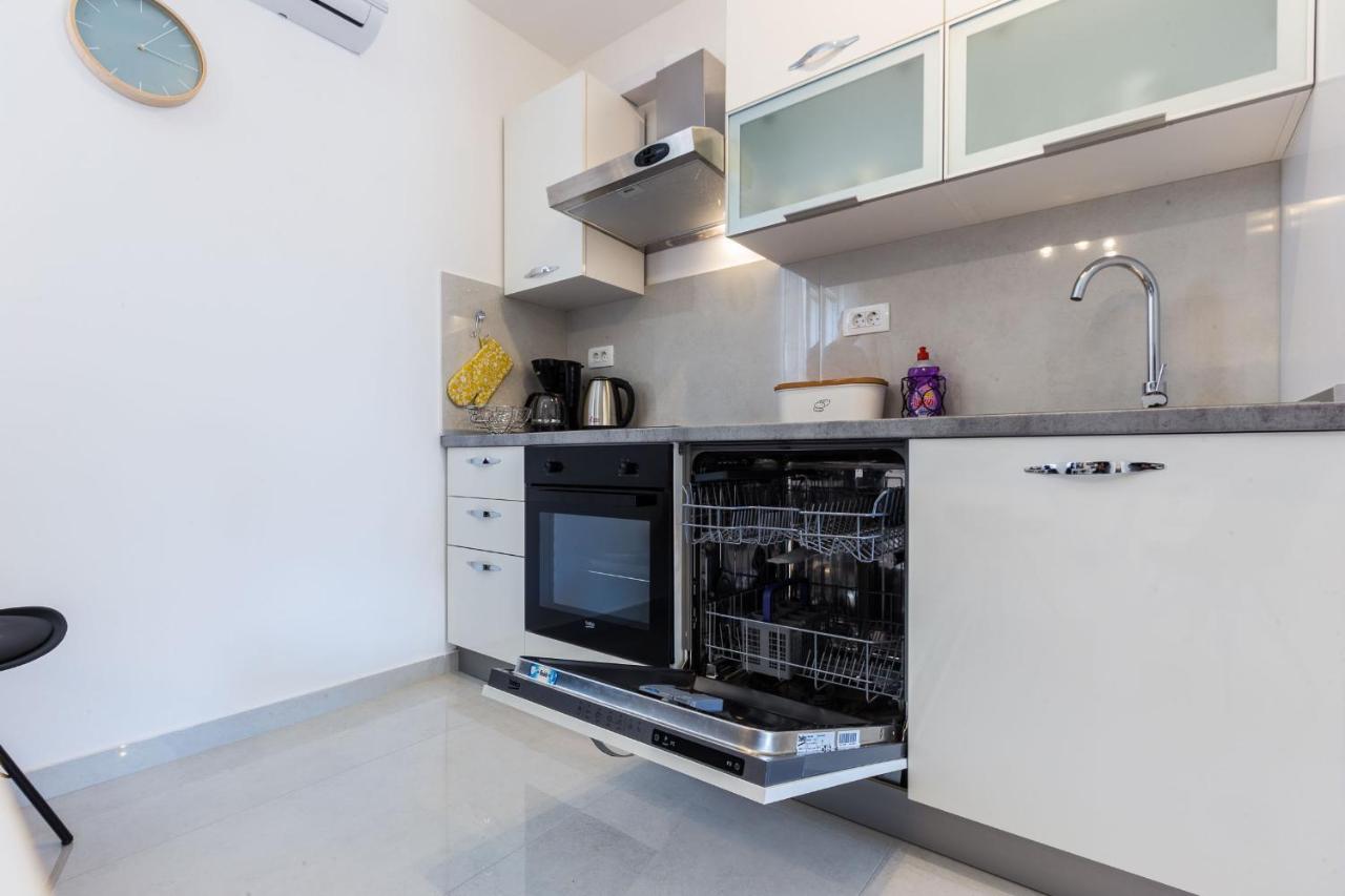 Petra Modern Apartment With Free Parking And Bbq ザダル エクステリア 写真