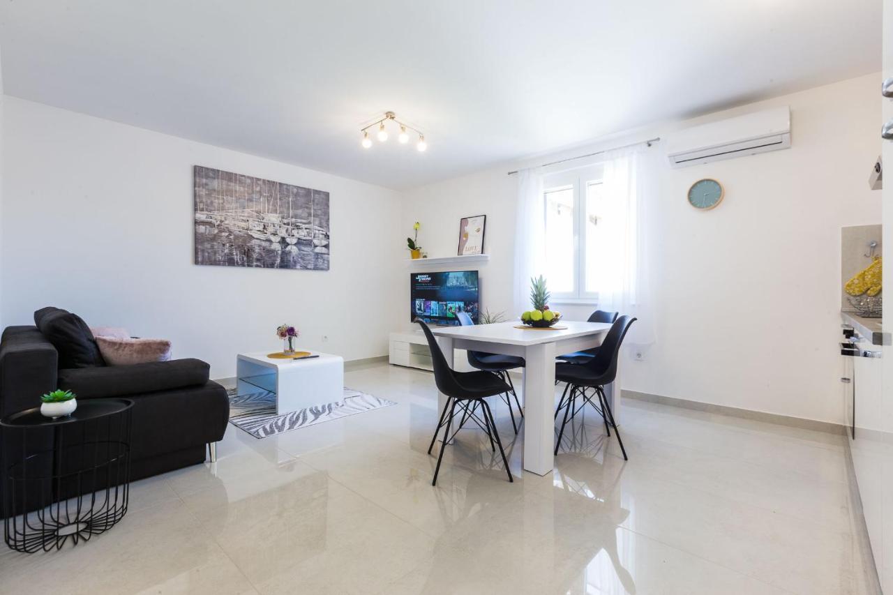 Petra Modern Apartment With Free Parking And Bbq ザダル エクステリア 写真