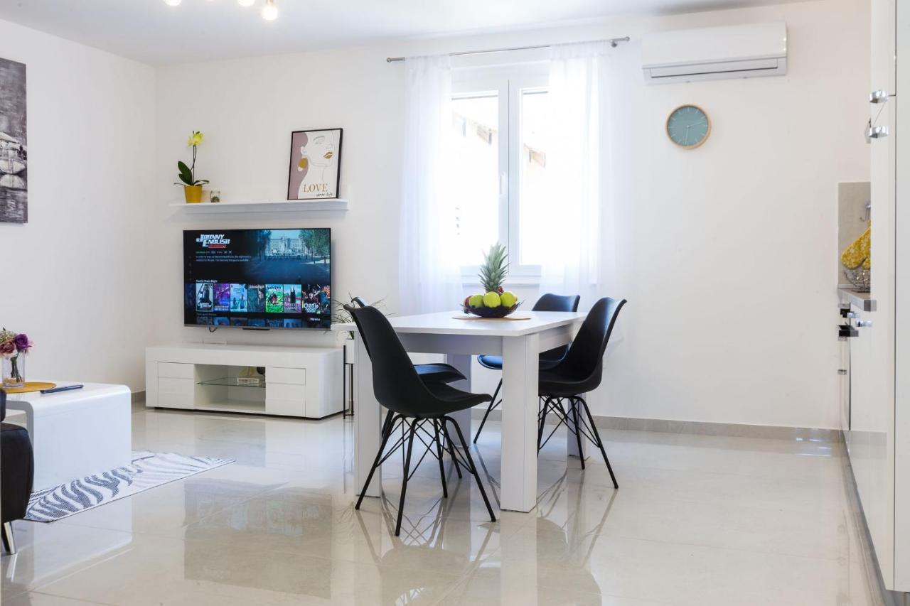 Petra Modern Apartment With Free Parking And Bbq ザダル エクステリア 写真