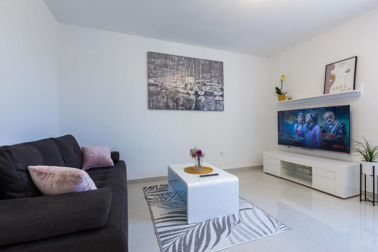 Petra Modern Apartment With Free Parking And Bbq ザダル エクステリア 写真