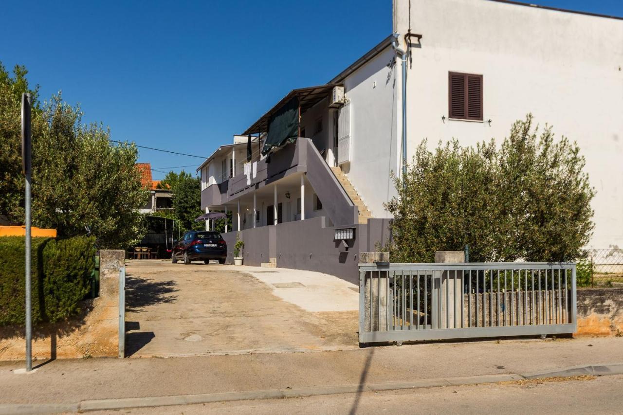 Petra Modern Apartment With Free Parking And Bbq ザダル エクステリア 写真
