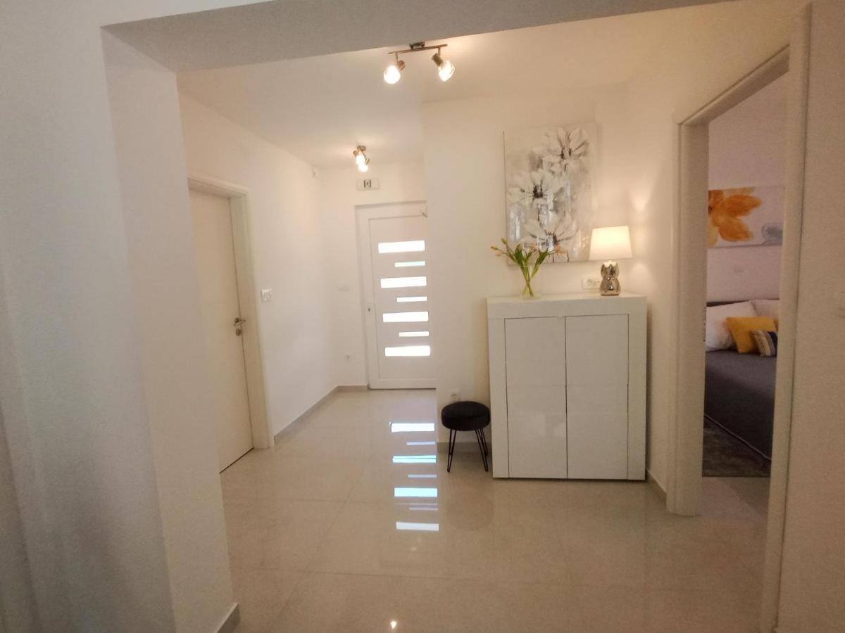 Petra Modern Apartment With Free Parking And Bbq ザダル エクステリア 写真